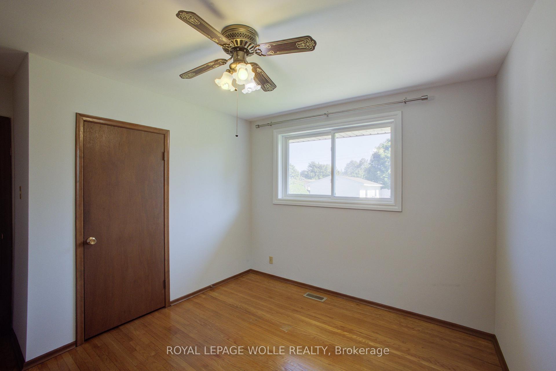 Photo 27 of 52 Queenston Crescent, Kitchener, Grand River North — HOMEH