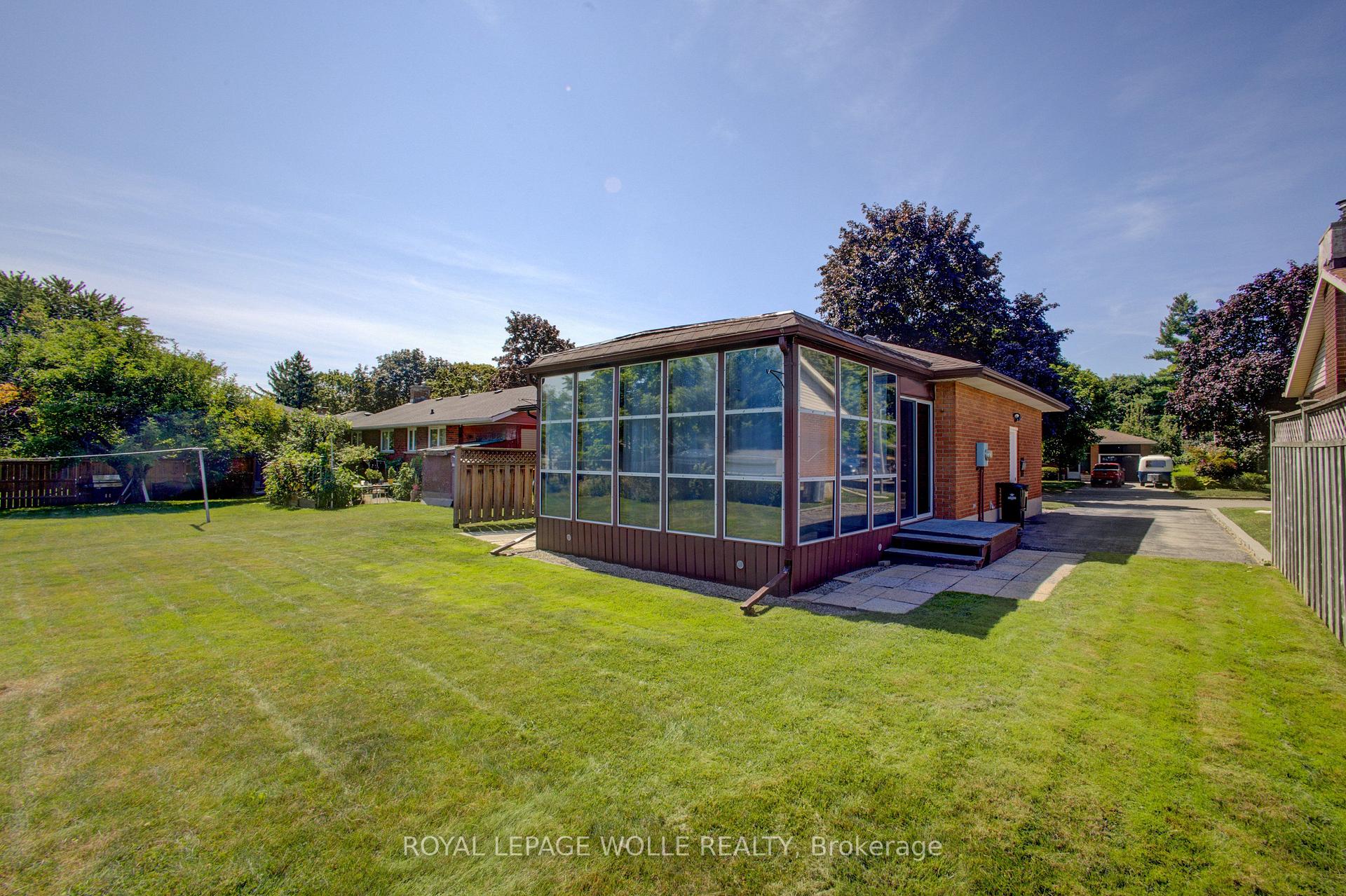 Photo 39 of 52 Queenston Crescent, Kitchener, Grand River North — HOMEH