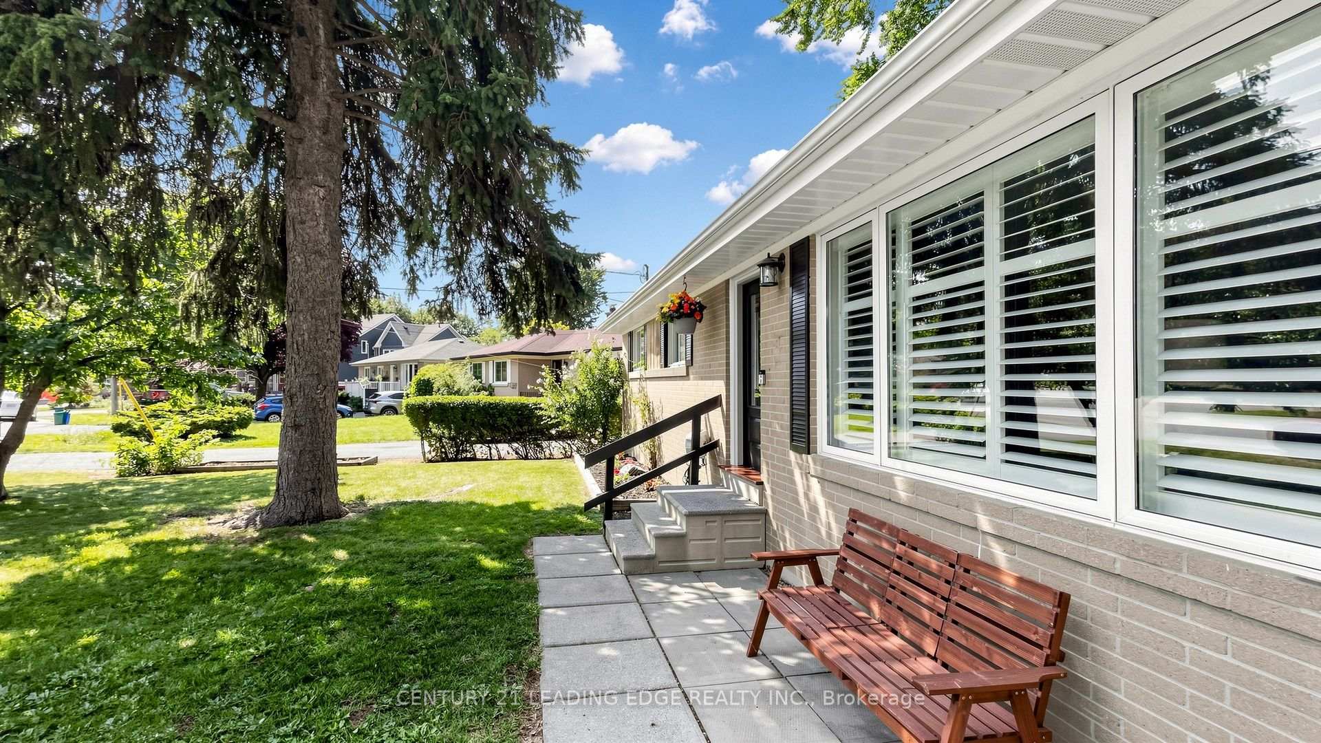 Photo 3 of 14 Winlaw Place, Markham, Markham Village — HOMEH