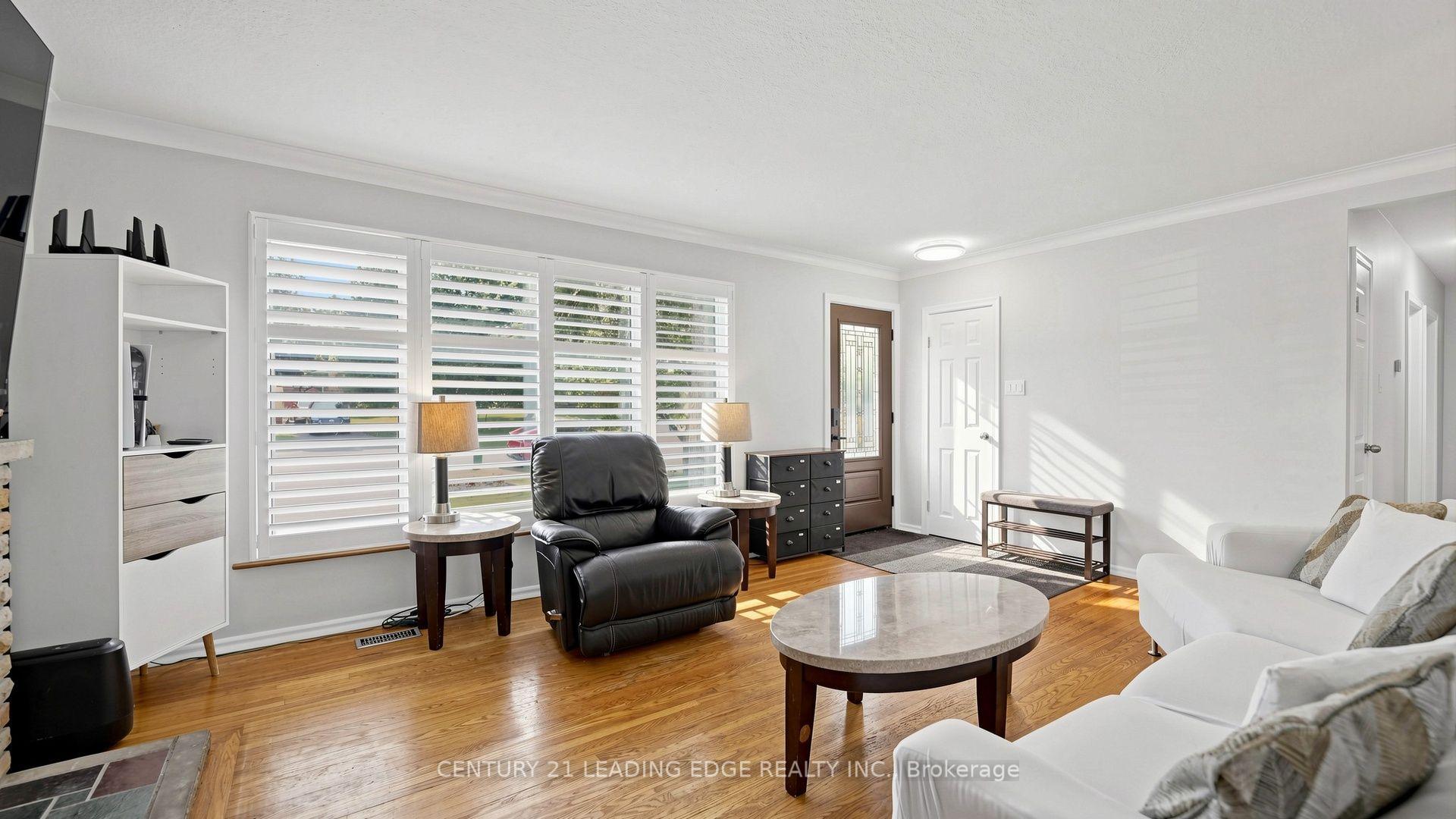 Photo 4 of 14 Winlaw Place, Markham, Markham Village — HOMEH