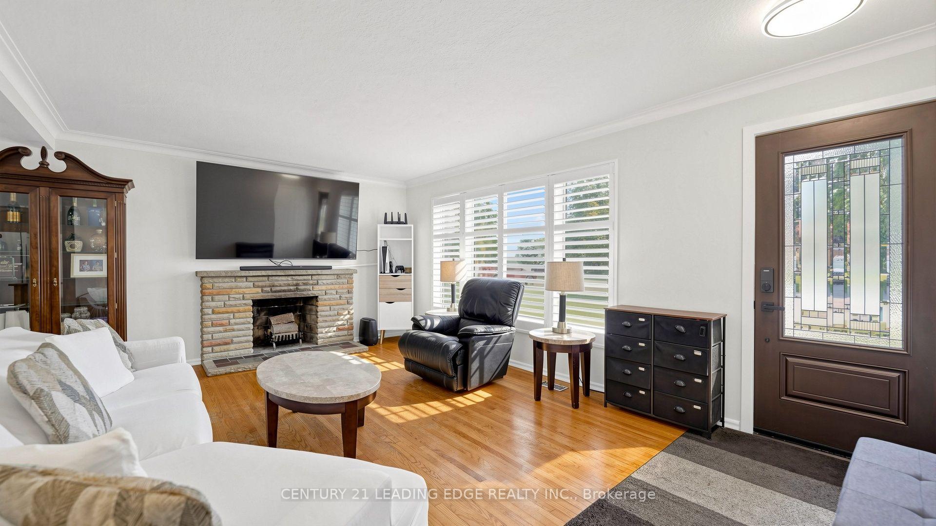 Photo 5 of 14 Winlaw Place, Markham, Markham Village — HOMEH
