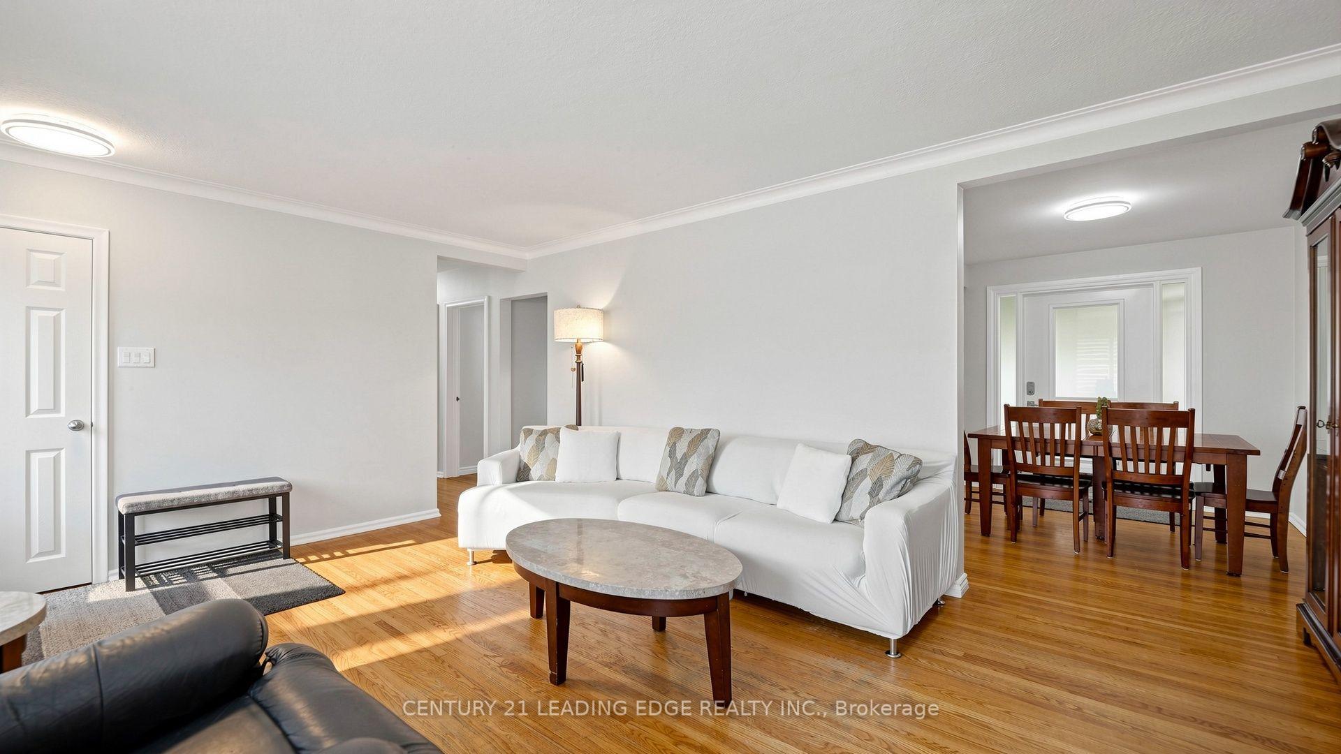 Photo 9 of 14 Winlaw Place, Markham, Markham Village — HOMEH