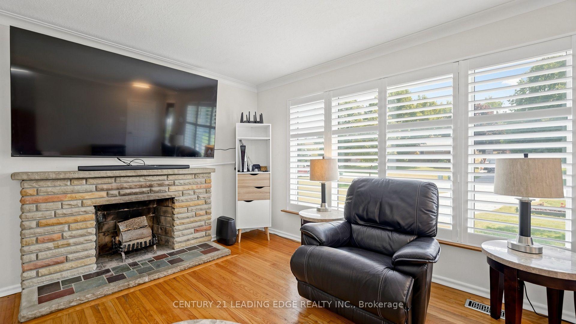 Photo 10 of 14 Winlaw Place, Markham, Markham Village — HOMEH