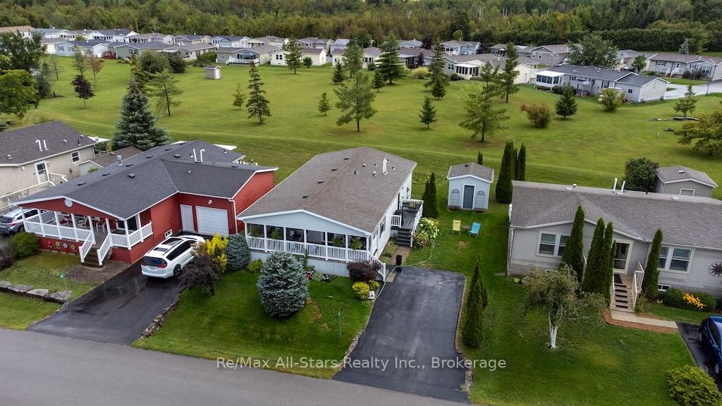 Photo 2 of 51 Creekside Circle, Kawartha Lakes, Verulam — HOMEH