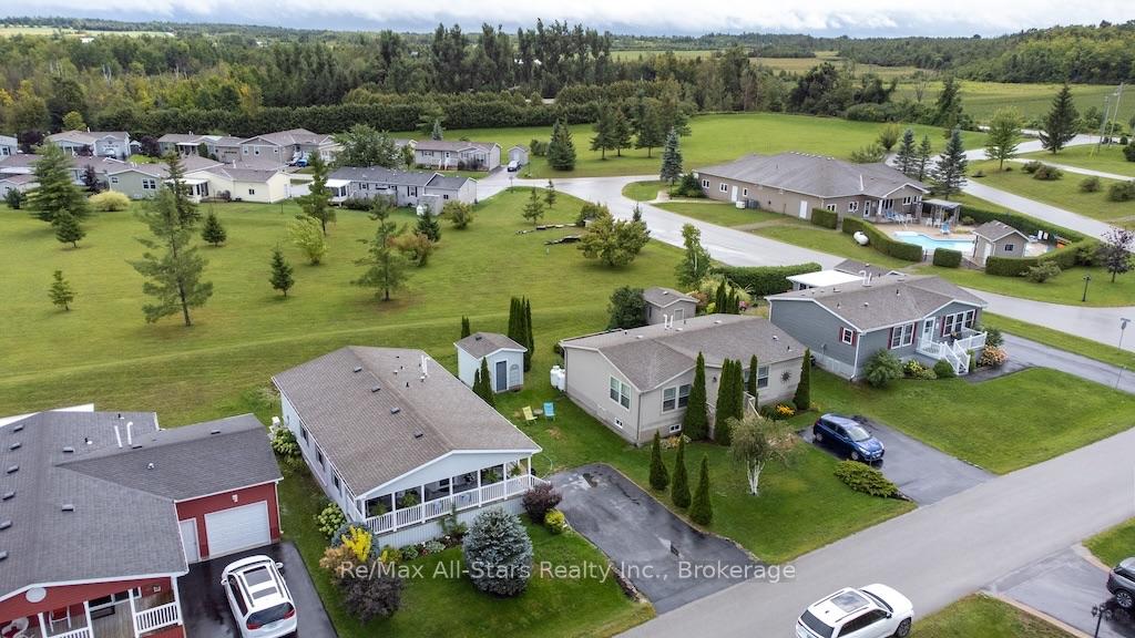Photo 3 of 51 Creekside Circle, Kawartha Lakes, Verulam — HOMEH