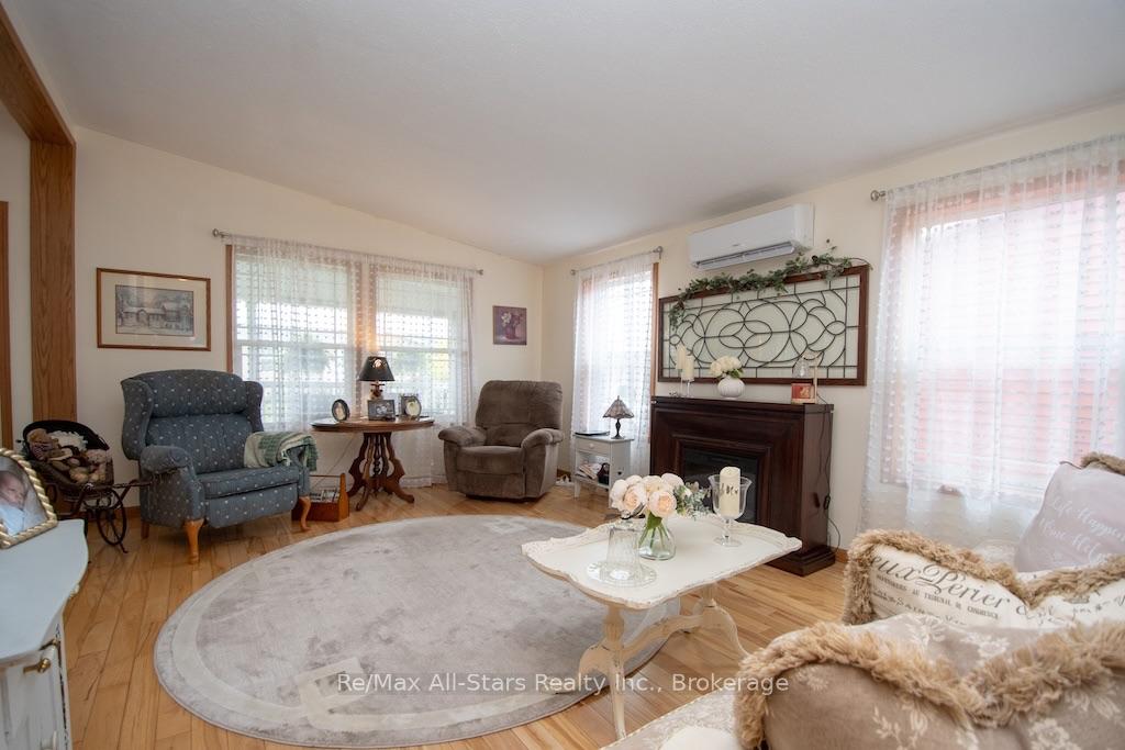 Photo 9 of 51 Creekside Circle, Kawartha Lakes, Verulam — HOMEH