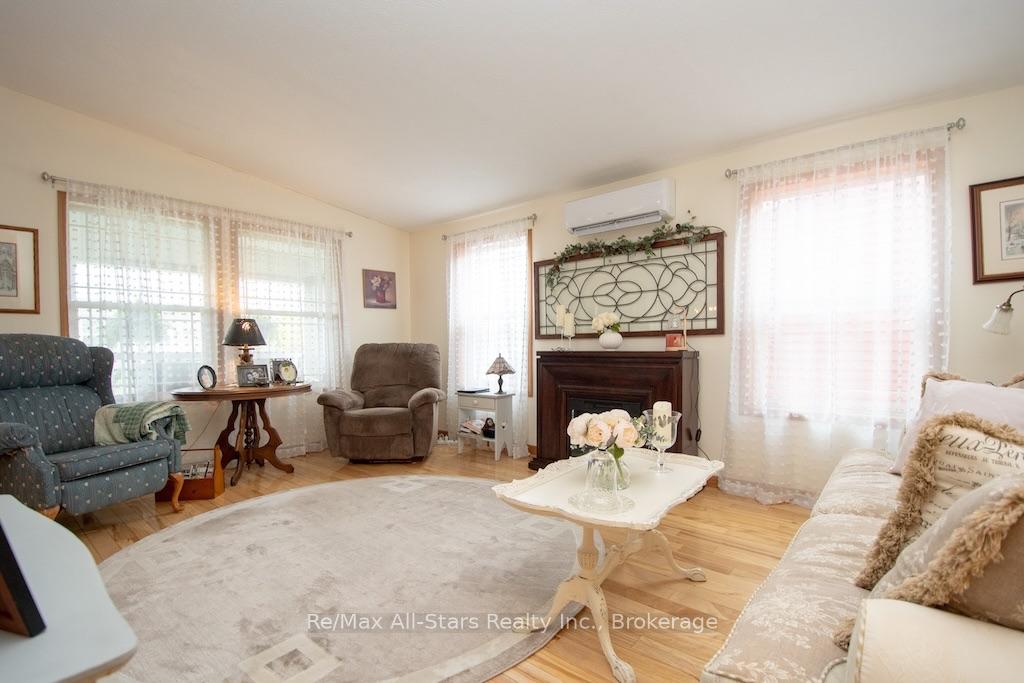 Photo 10 of 51 Creekside Circle, Kawartha Lakes, Verulam — HOMEH