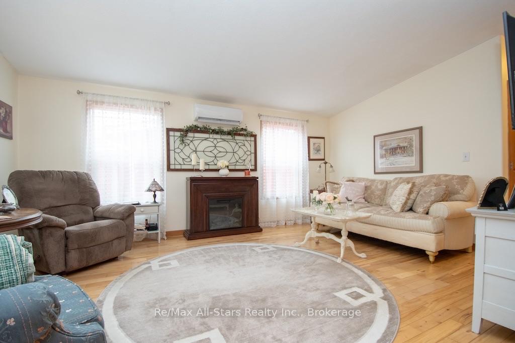 Photo 11 of 51 Creekside Circle, Kawartha Lakes, Verulam — HOMEH