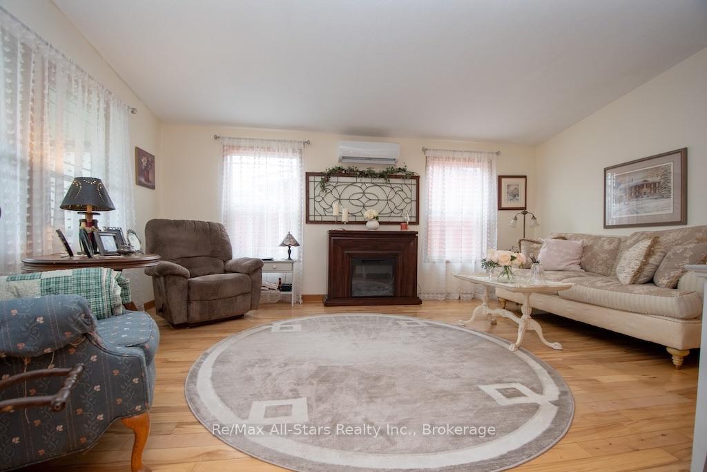 Photo 12 of 51 Creekside Circle, Kawartha Lakes, Verulam — HOMEH