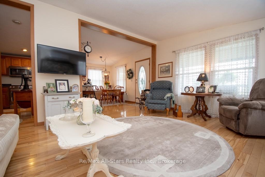 Photo 13 of 51 Creekside Circle, Kawartha Lakes, Verulam — HOMEH