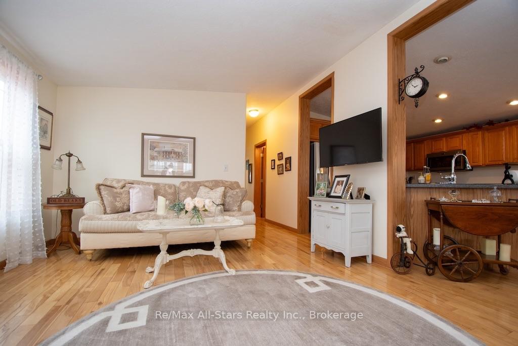 Photo 14 of 51 Creekside Circle, Kawartha Lakes, Verulam — HOMEH