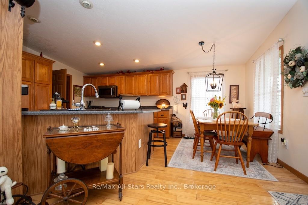 Photo 16 of 51 Creekside Circle, Kawartha Lakes, Verulam — HOMEH