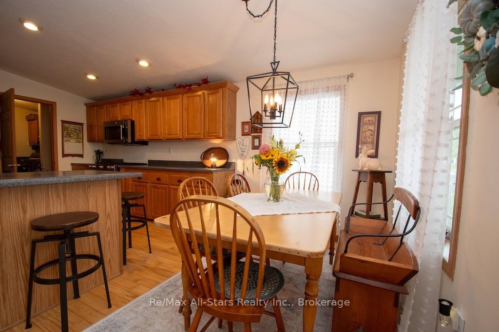 Photo 19 of 51 Creekside Circle, Kawartha Lakes, Verulam — HOMEH