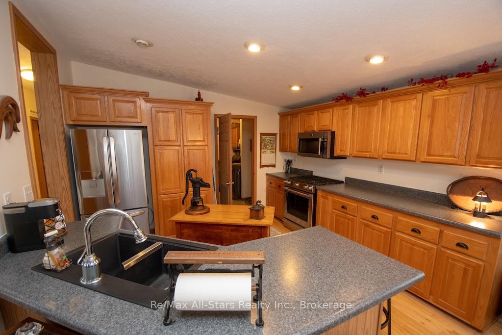 Photo 20 of 51 Creekside Circle, Kawartha Lakes, Verulam — HOMEH