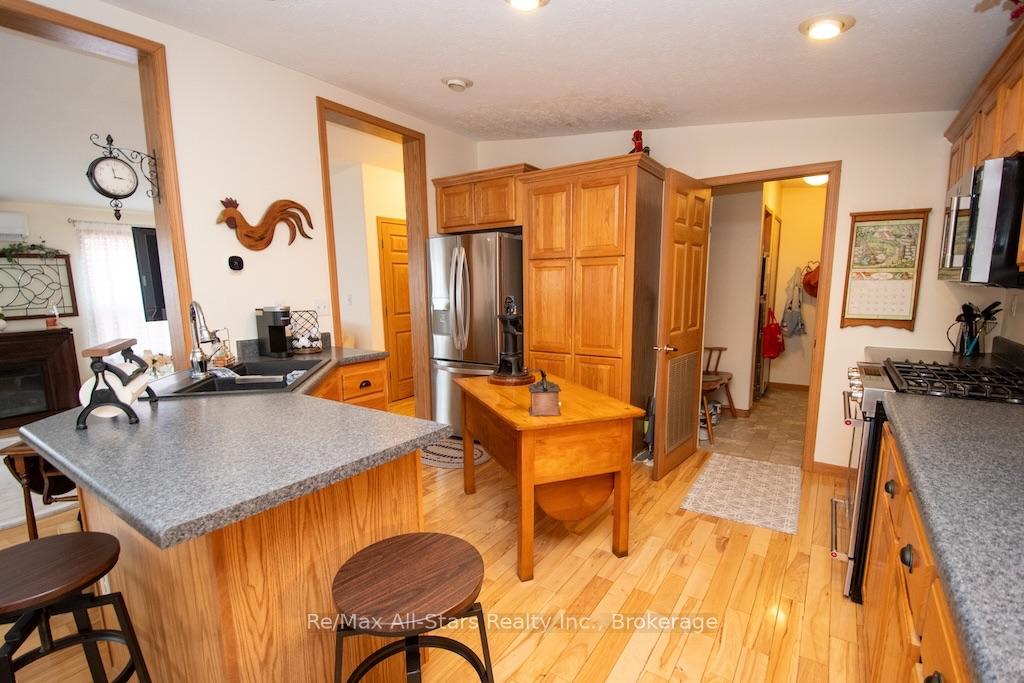Photo 21 of 51 Creekside Circle, Kawartha Lakes, Verulam — HOMEH