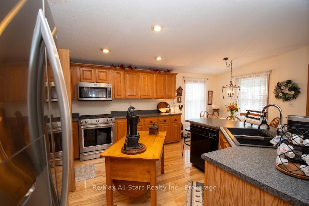 Photo 24 of 51 Creekside Circle, Kawartha Lakes, Verulam — HOMEH