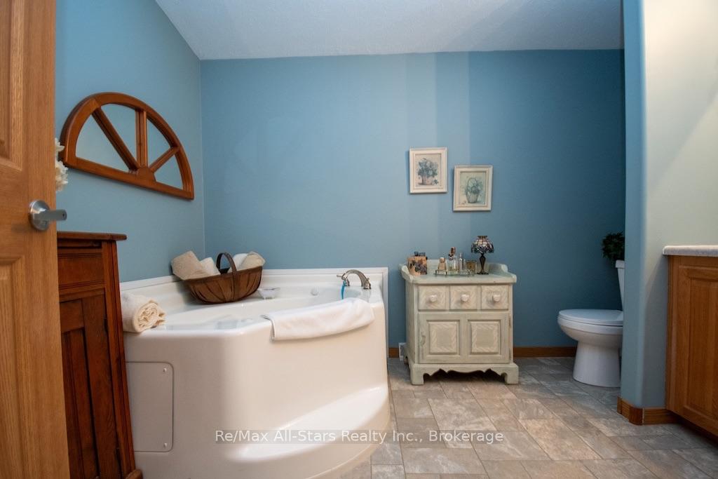 Photo 31 of 51 Creekside Circle, Kawartha Lakes, Verulam — HOMEH