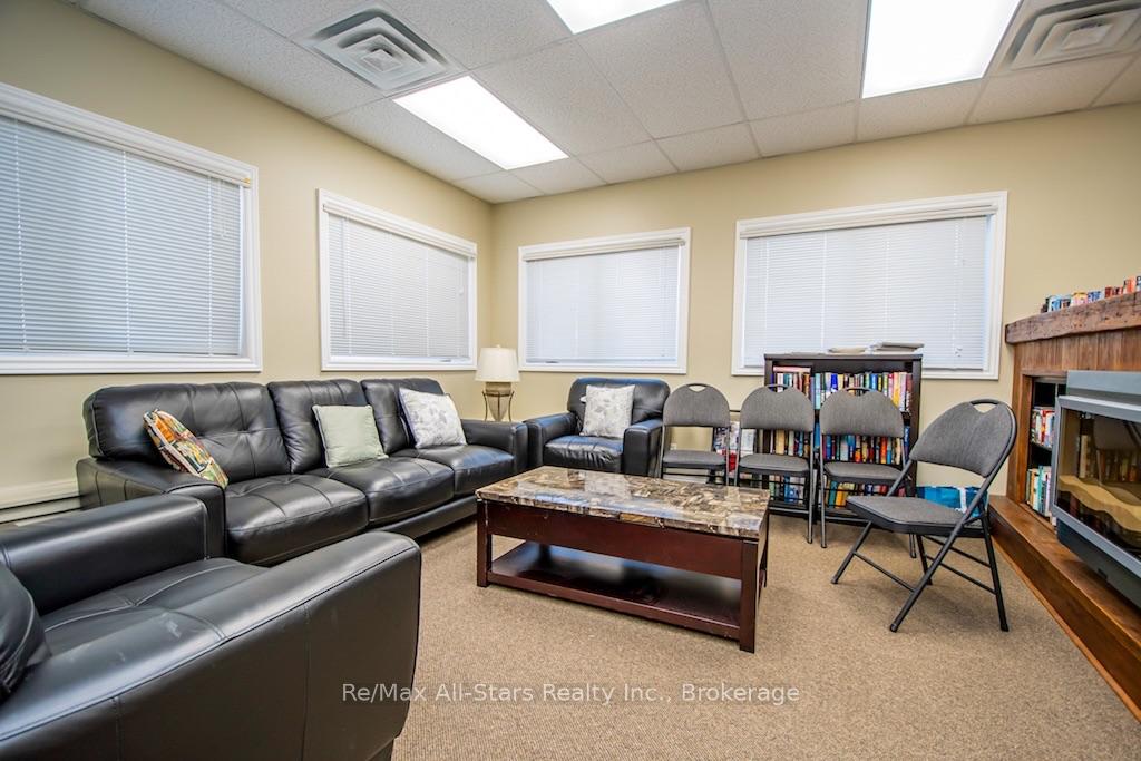 Photo 45 of 51 Creekside Circle, Kawartha Lakes, Verulam — HOMEH