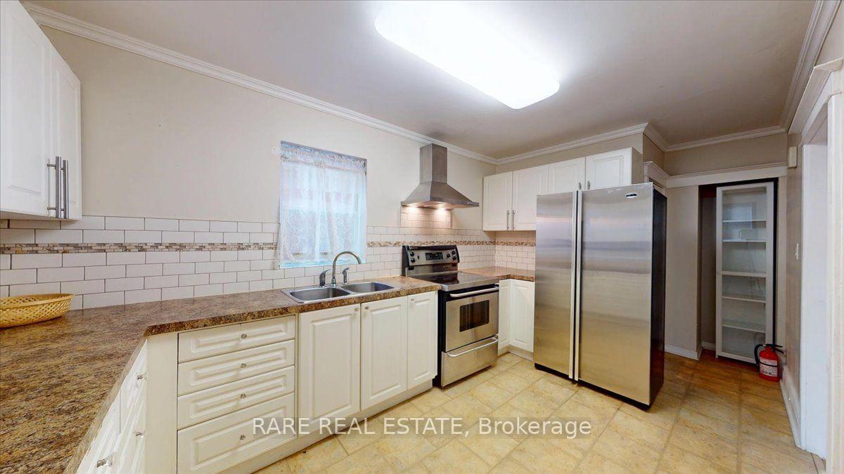 Photo 4 of Unit 1, 8 Balsam Avenue N, Hamilton, Stipley — HOMEH