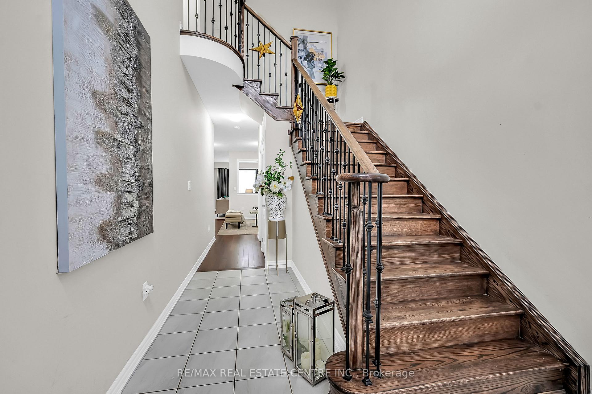 Photo 6 of 198 Whithorn Crescent, Haldimand — HOMEH
