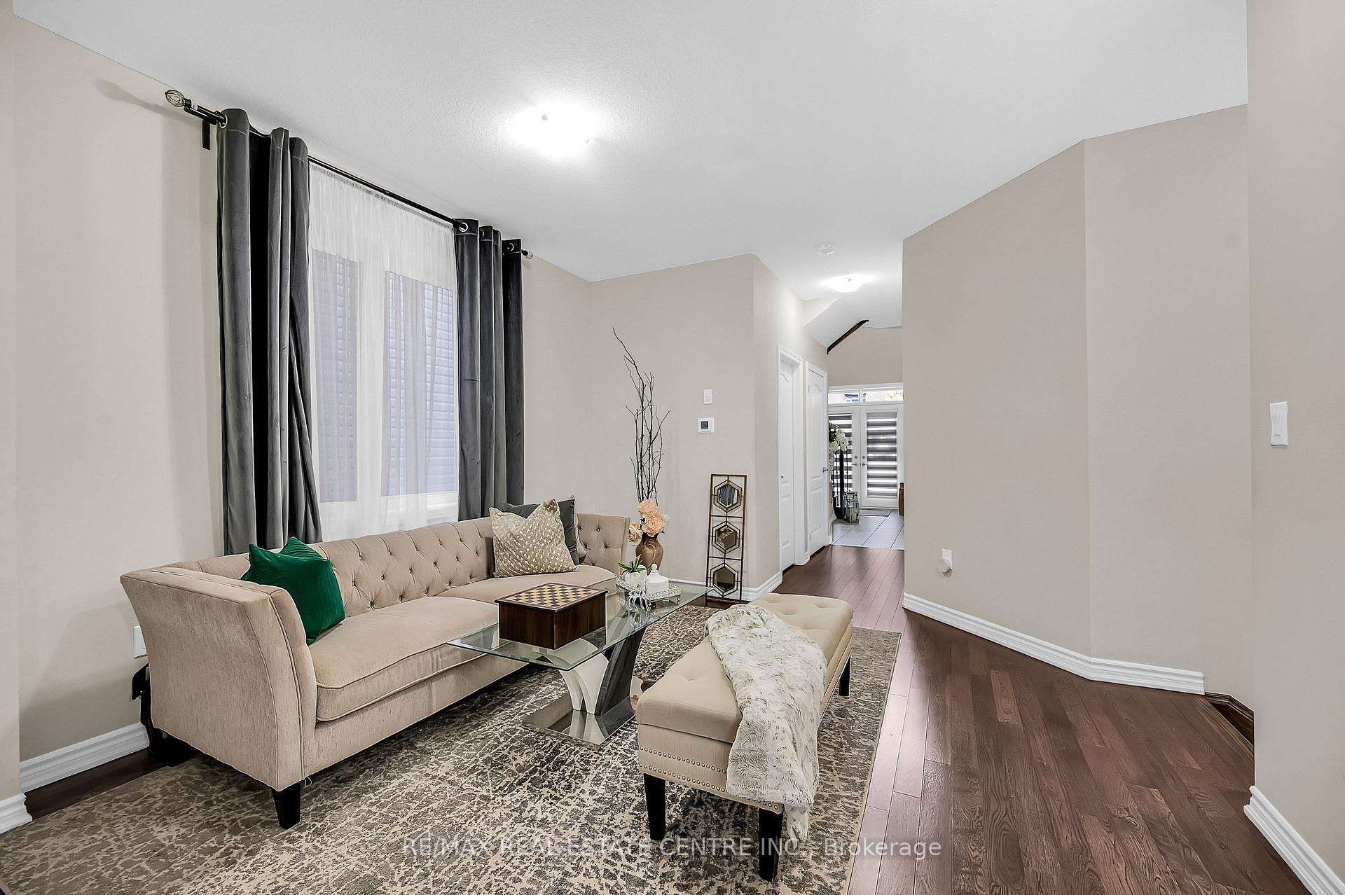 Photo 10 of 198 Whithorn Crescent, Haldimand — HOMEH