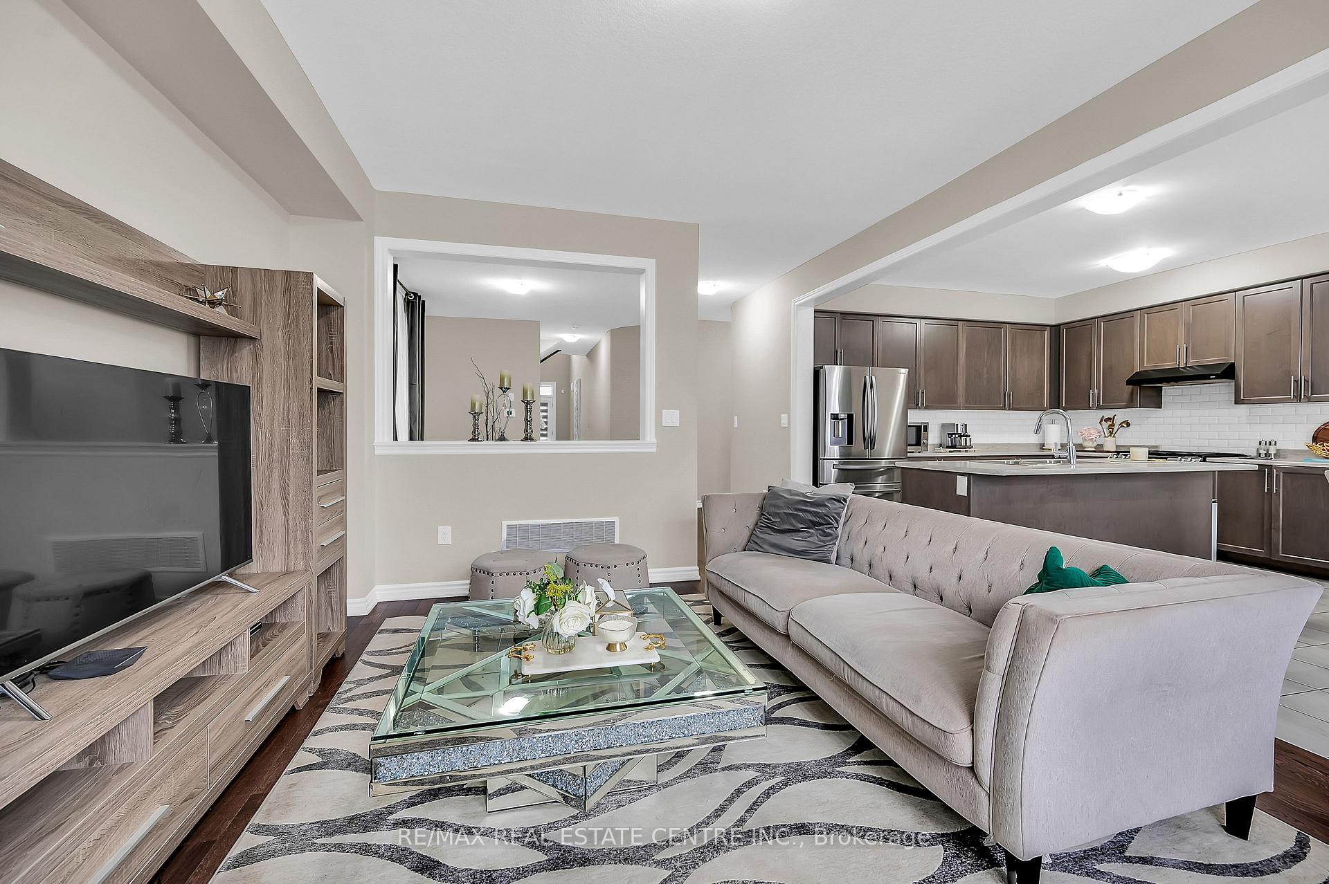 Photo 15 of 198 Whithorn Crescent, Haldimand — HOMEH