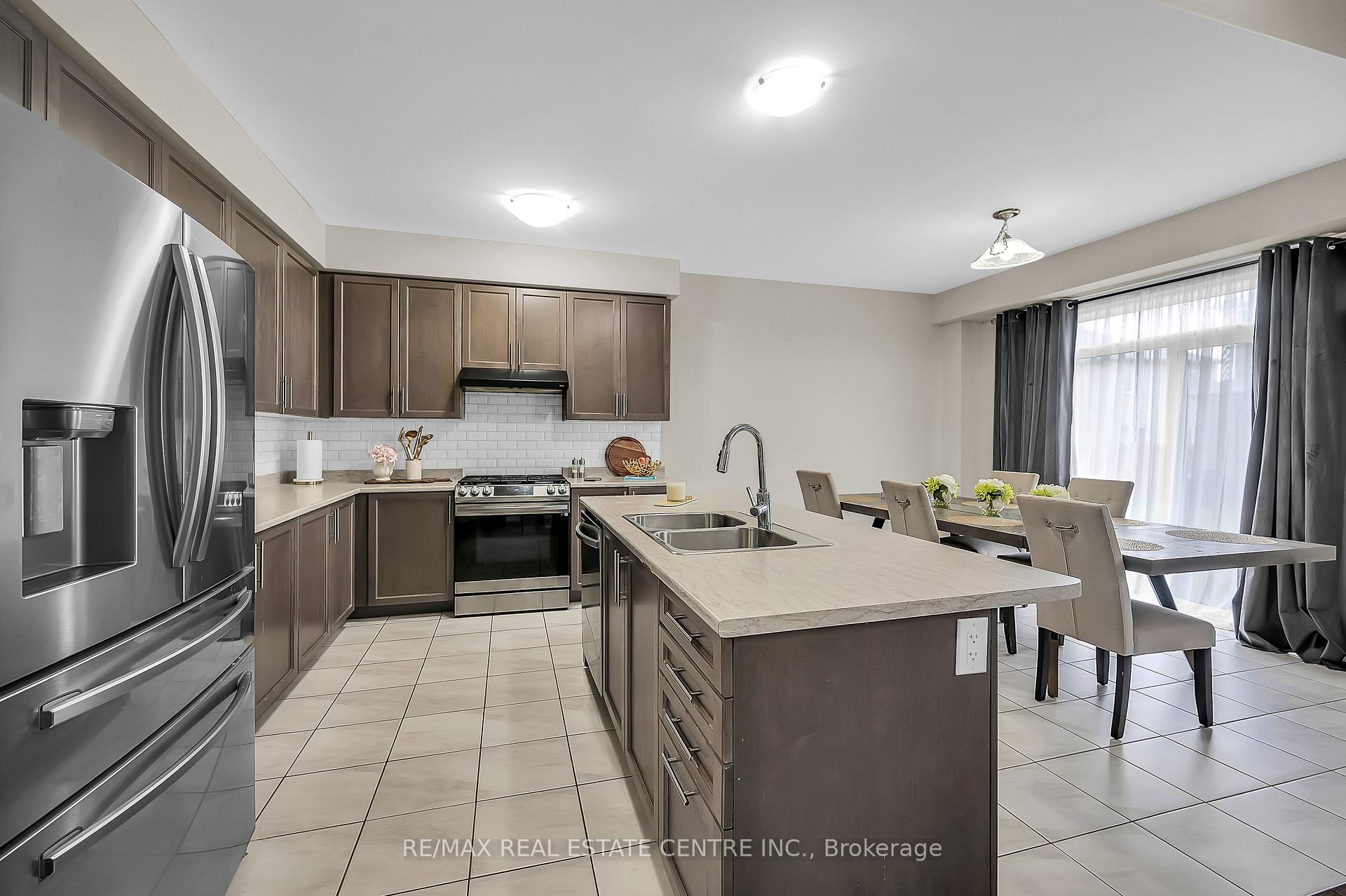 Photo 17 of 198 Whithorn Crescent, Haldimand — HOMEH