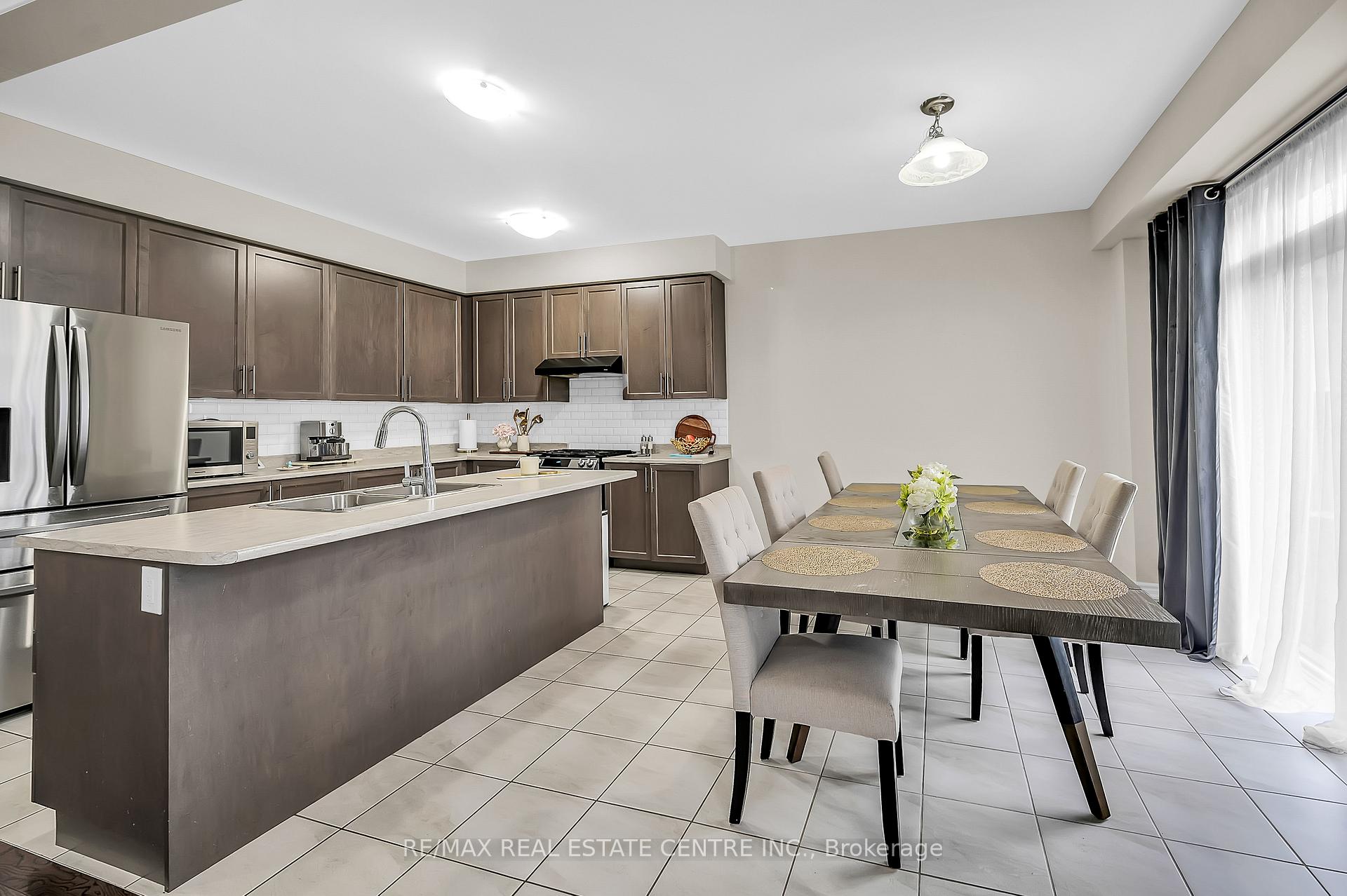 Photo 18 of 198 Whithorn Crescent, Haldimand — HOMEH