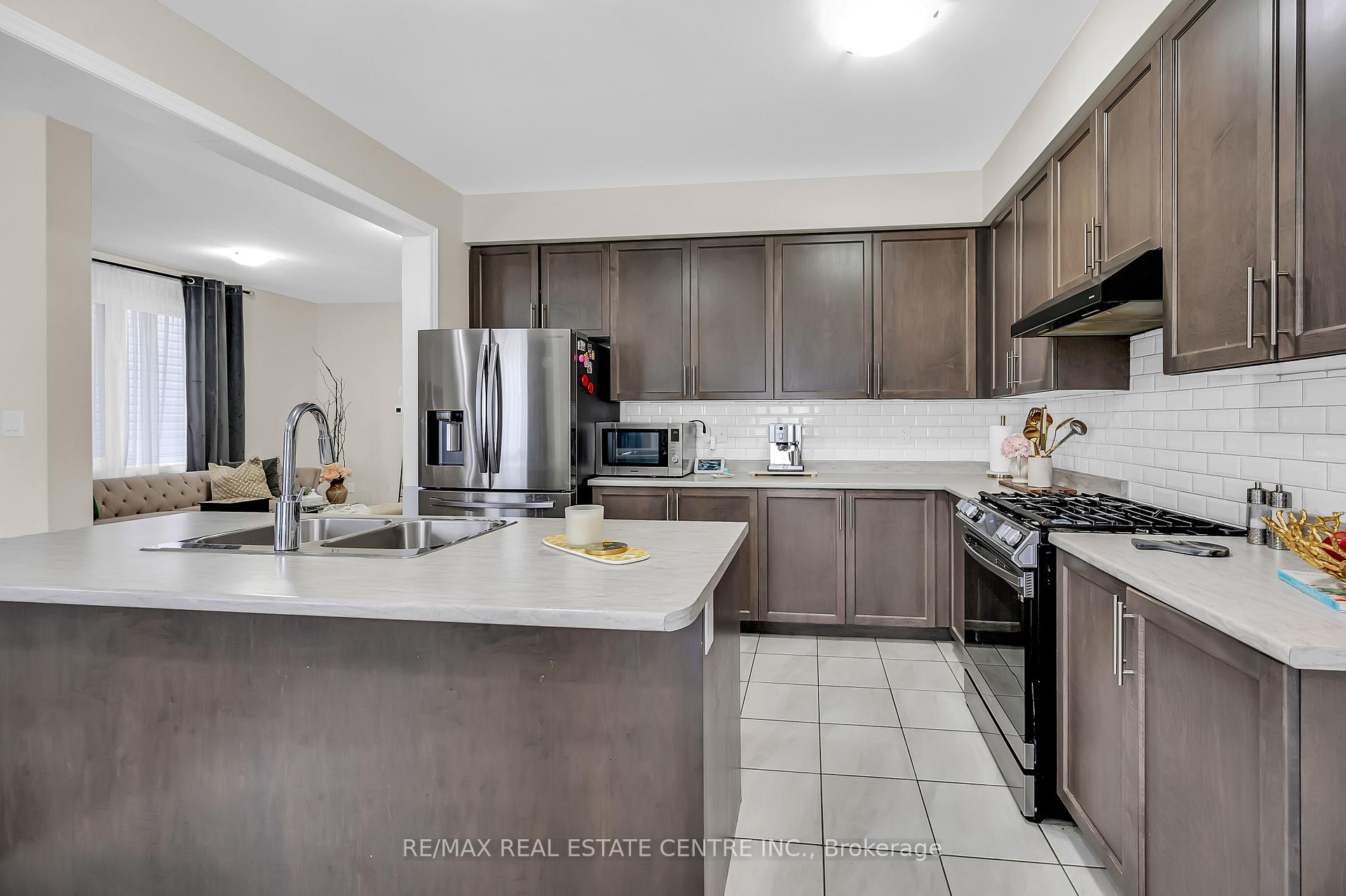 Photo 20 of 198 Whithorn Crescent, Haldimand — HOMEH