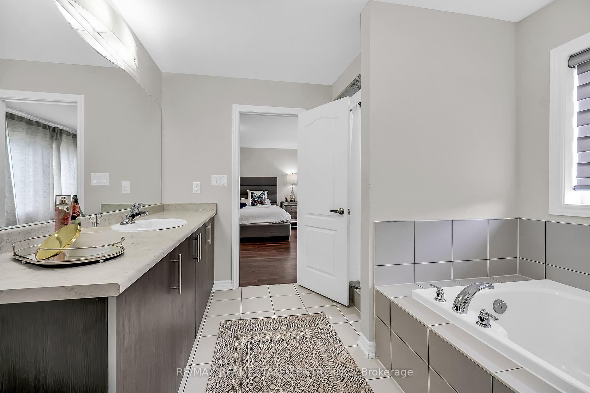 Photo 32 of 198 Whithorn Crescent, Haldimand — HOMEH