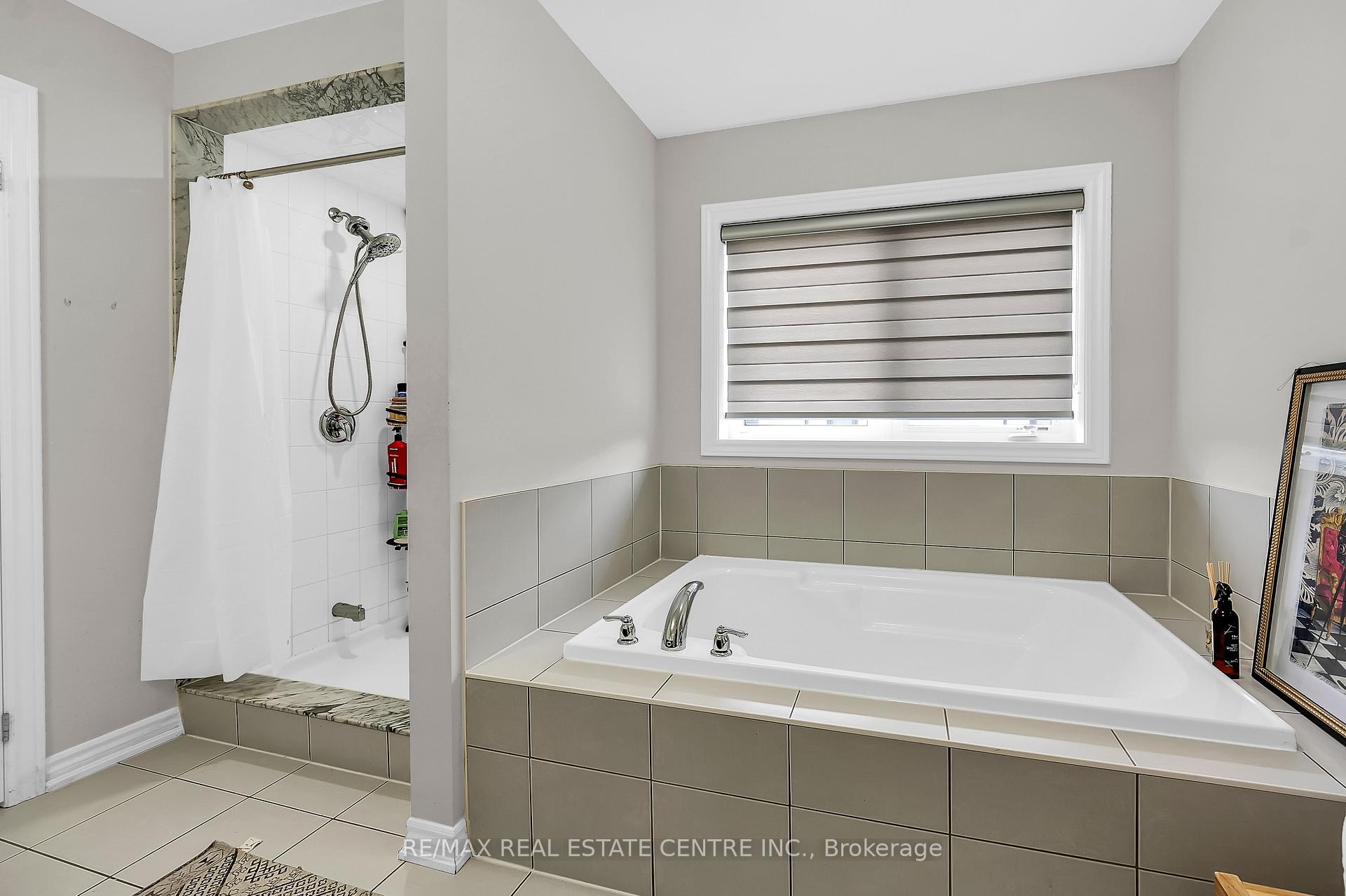 Photo 33 of 198 Whithorn Crescent, Haldimand — HOMEH