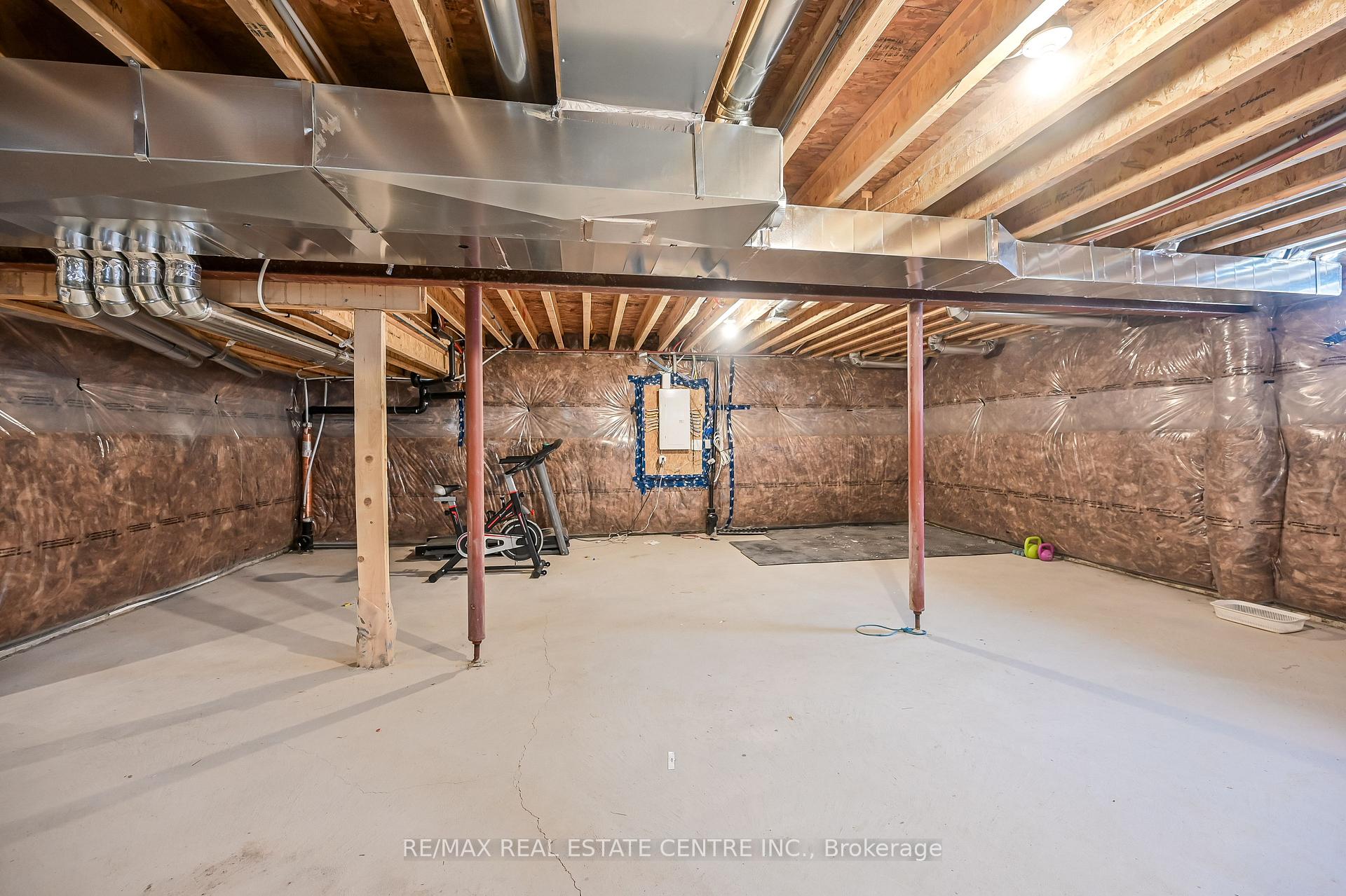 Photo 39 of 198 Whithorn Crescent, Haldimand — HOMEH