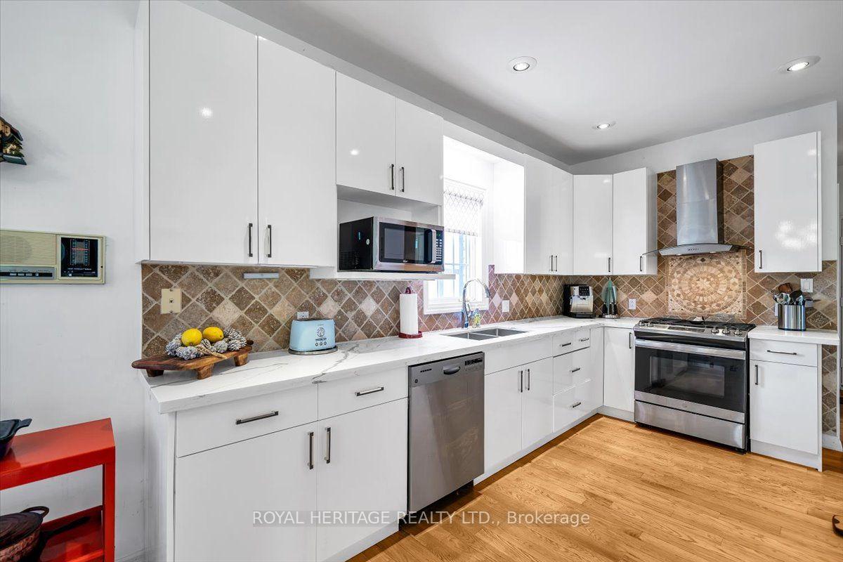 Photo 11 of 828 Wildflower Court, Oshawa, Centennial — HOMEH