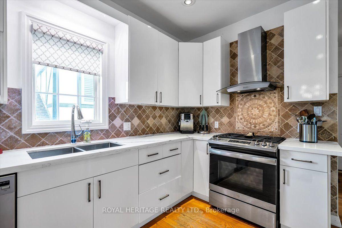 Photo 14 of 828 Wildflower Court, Oshawa, Centennial — HOMEH