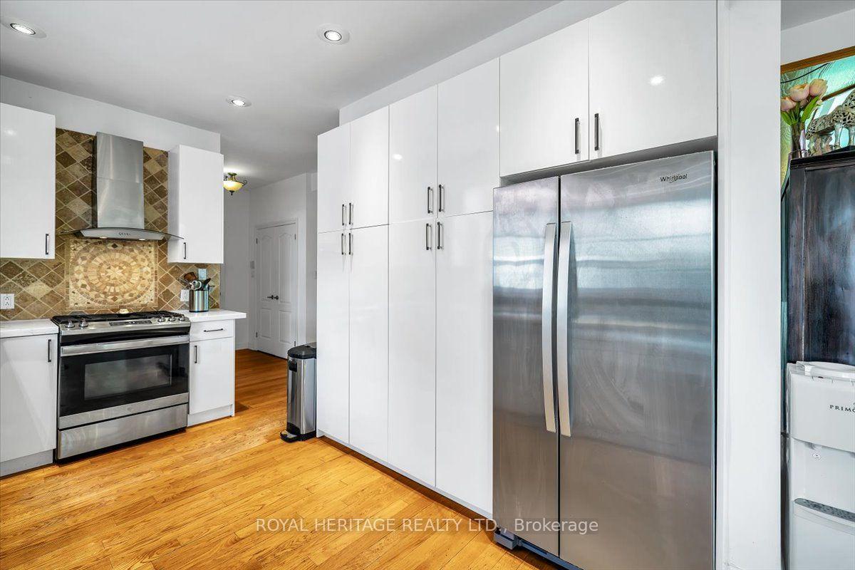 Photo 16 of 828 Wildflower Court, Oshawa, Centennial — HOMEH