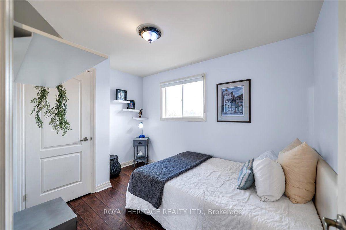 Photo 24 of 828 Wildflower Court, Oshawa, Centennial — HOMEH