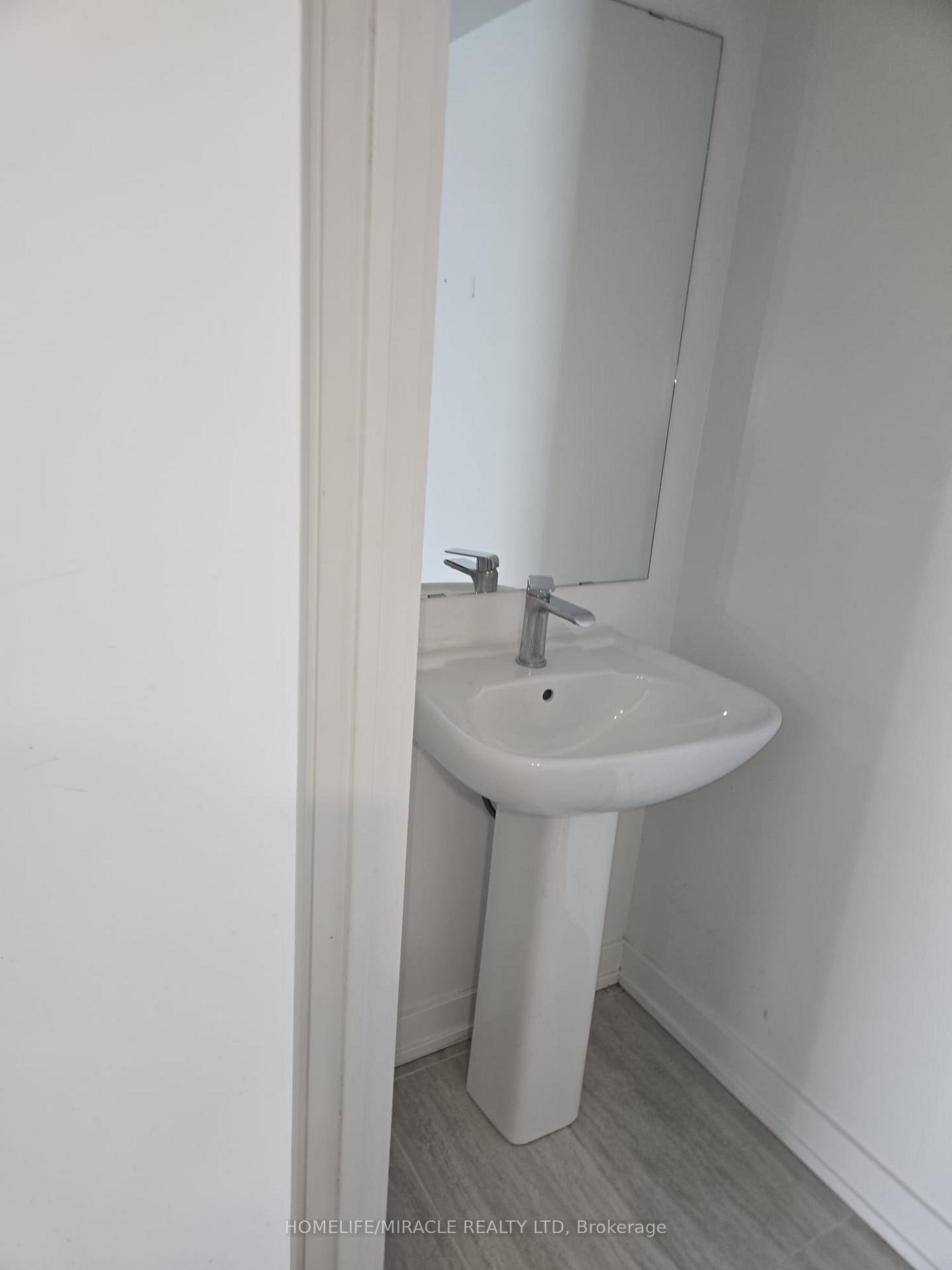 Photo 10 of Unit 307, 1139 Cooke Boulevard, Burlington, LaSalle — HOMEH