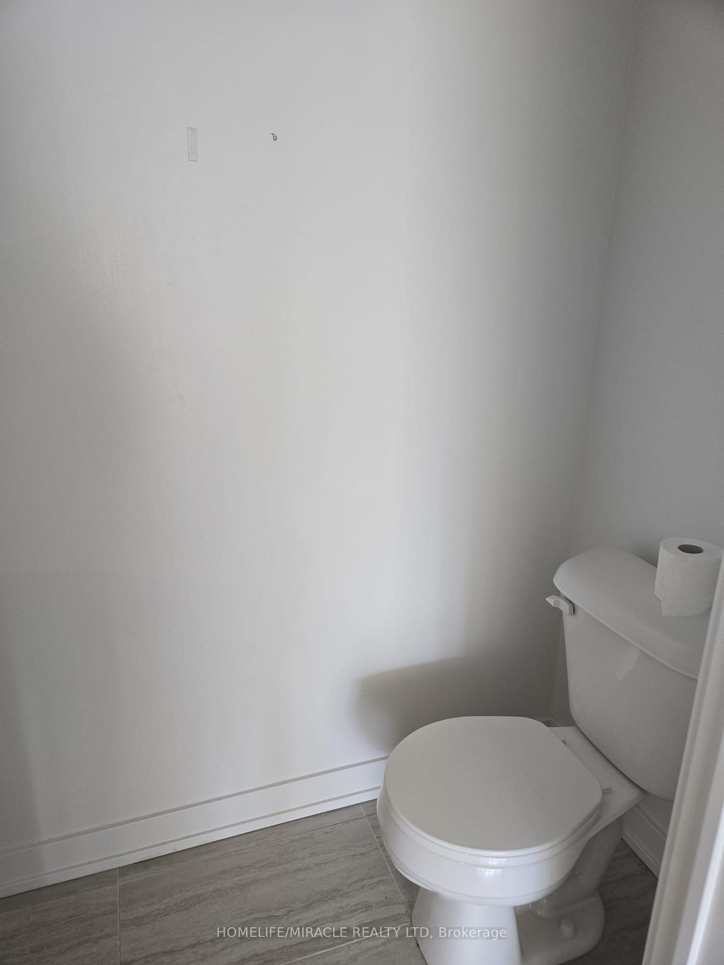 Photo 11 of Unit 307, 1139 Cooke Boulevard, Burlington, LaSalle — HOMEH