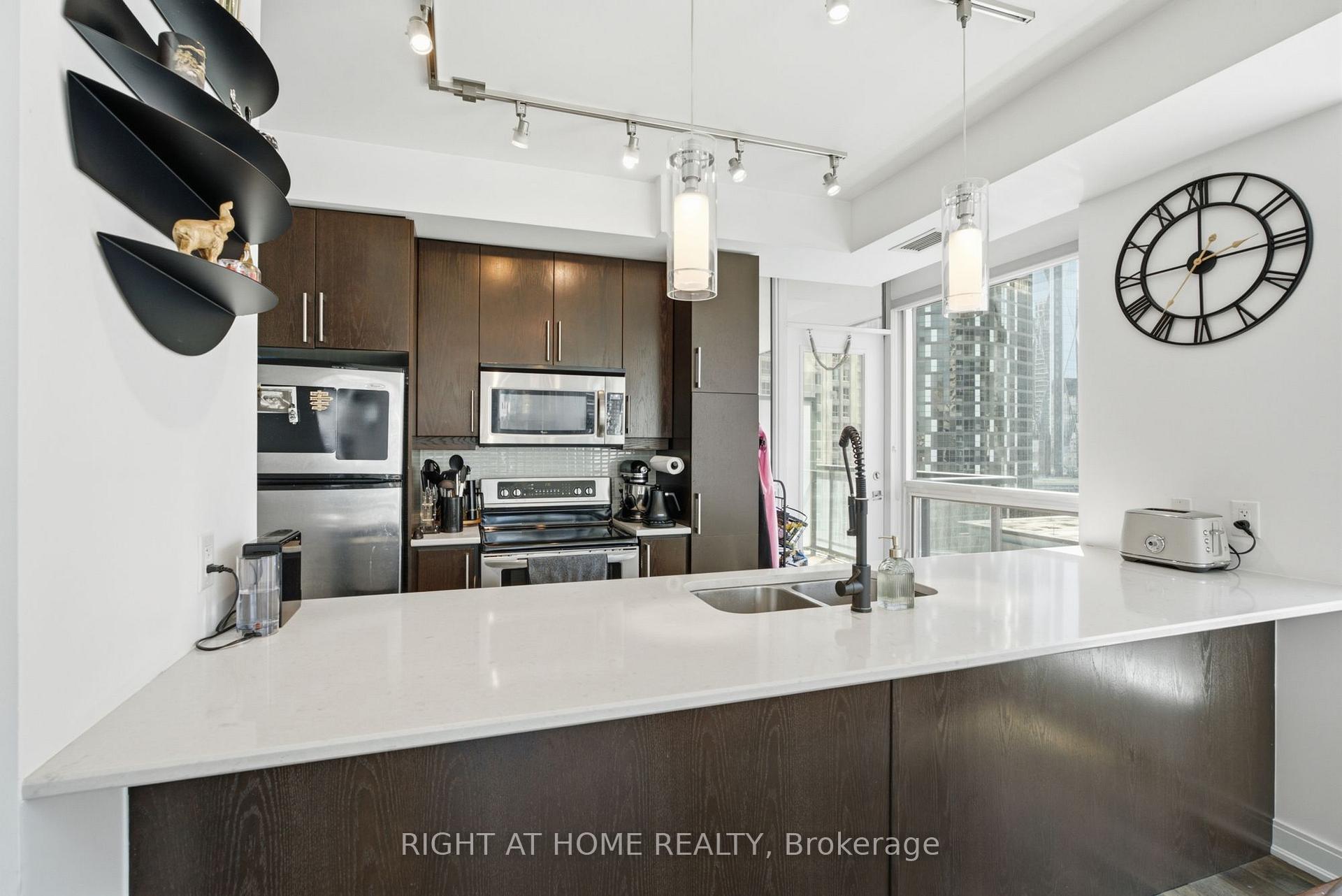 Photo 11 of Unit 1407, 1 Scott Street, Toronto, Waterfront Communities — HOMEH