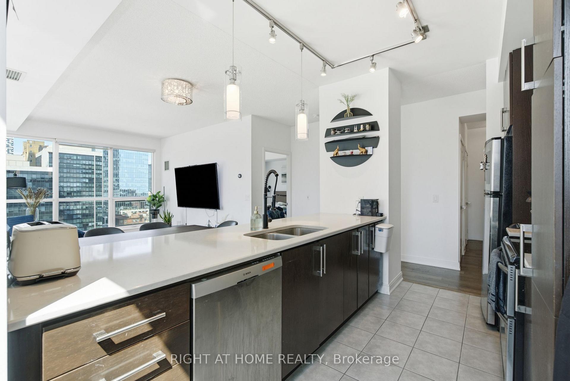 Photo 12 of Unit 1407, 1 Scott Street, Toronto, Waterfront Communities — HOMEH