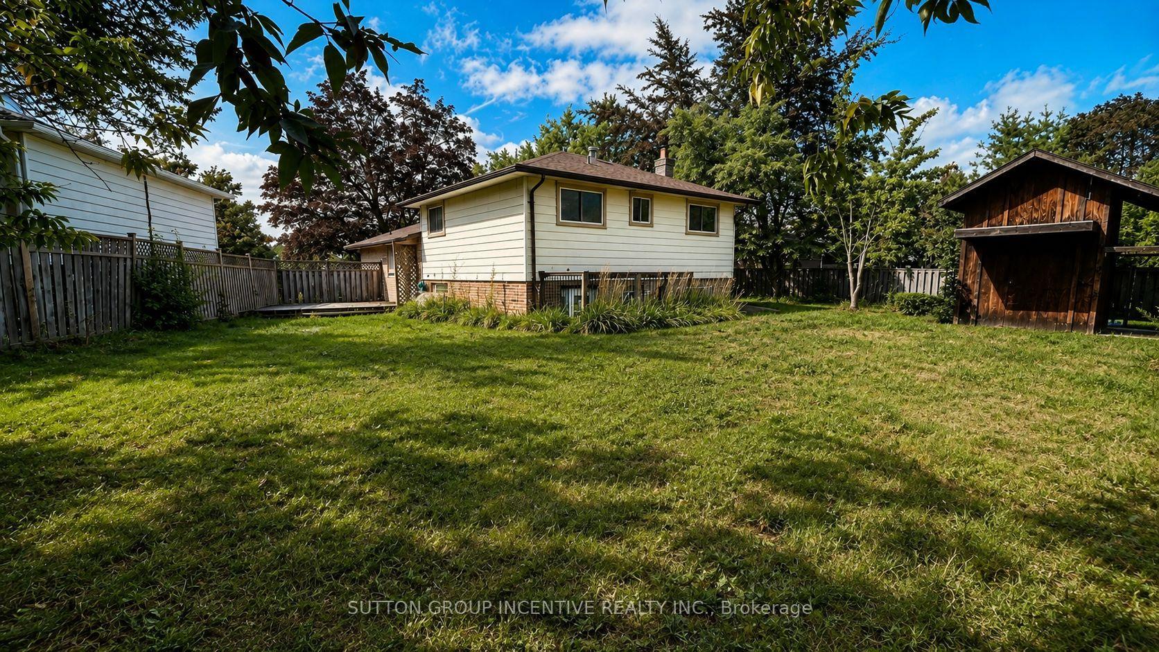Photo 3 of 35 Davies Crescent, Barrie, Grove East — HOMEH
