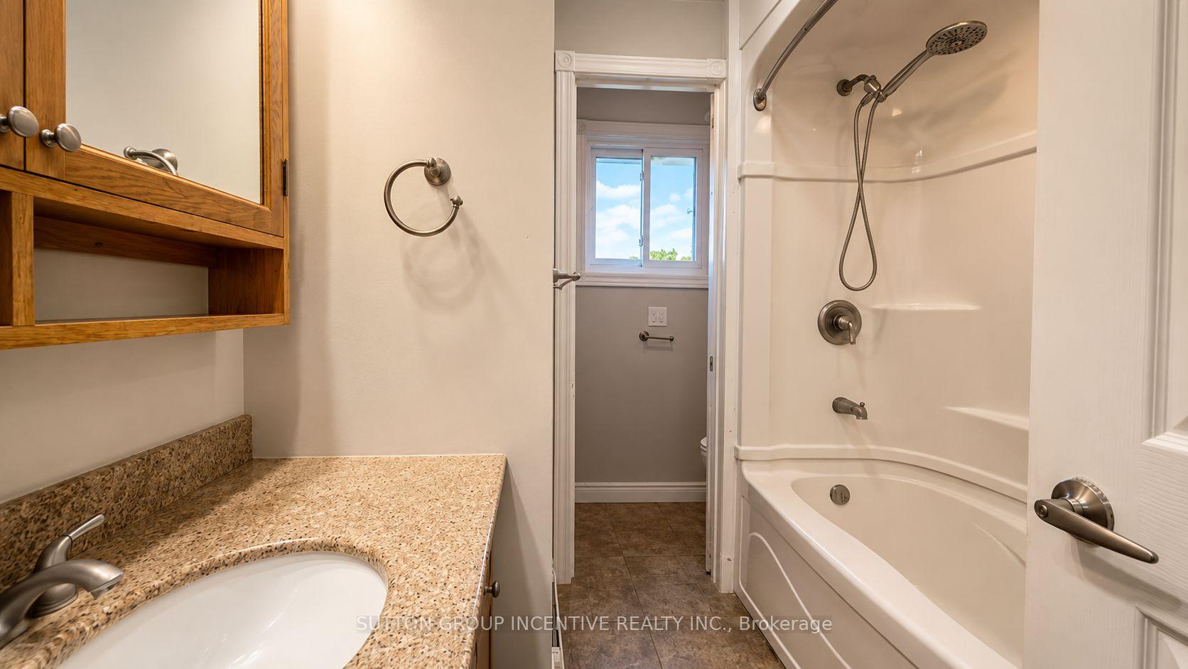 Photo 16 of 35 Davies Crescent, Barrie, Grove East — HOMEH