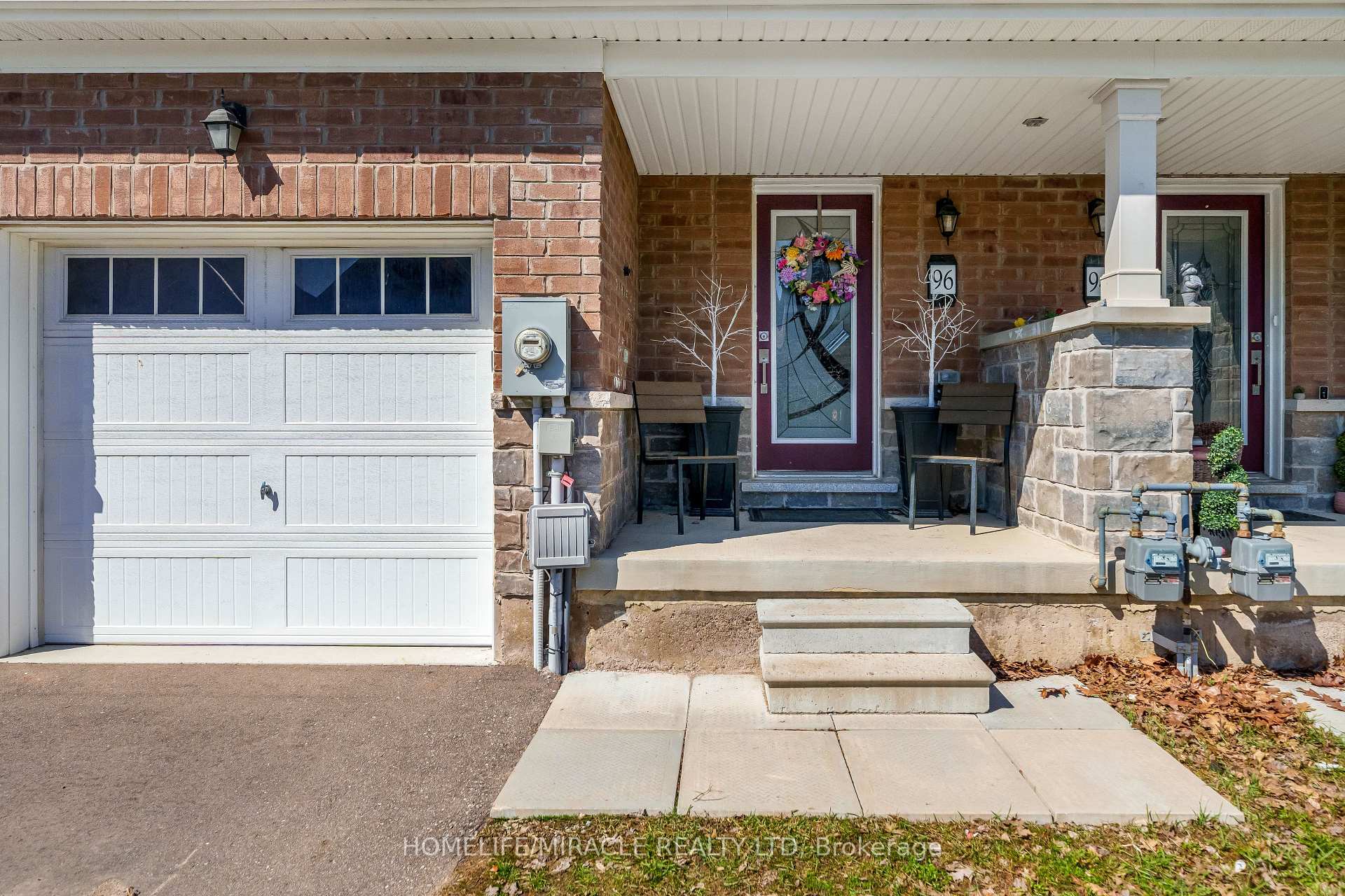 Photo of 96 Esther Crescent S