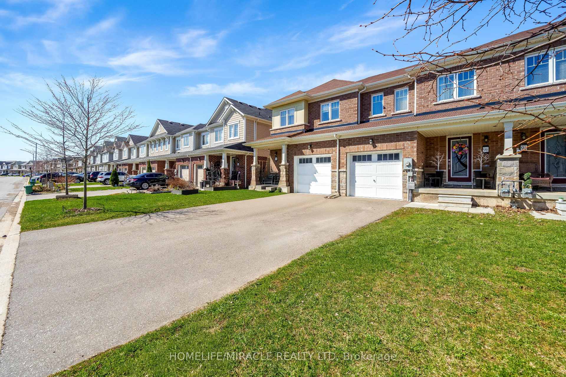Photo 2 of 96 Esther Crescent S, Thorold, Hurricane/Merrittville — HOMEH
