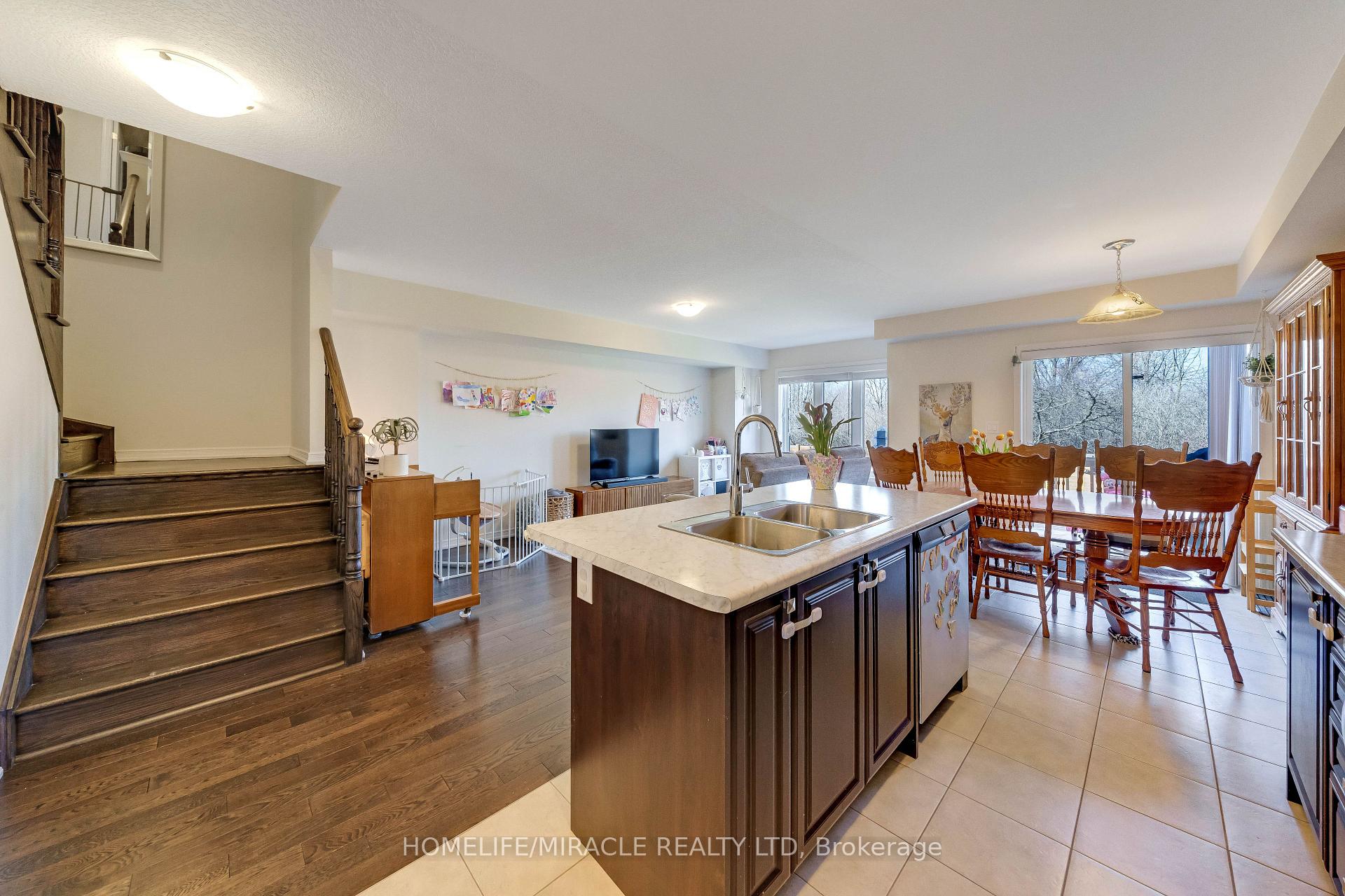 Photo 9 of 96 Esther Crescent S, Thorold, Hurricane/Merrittville — HOMEH