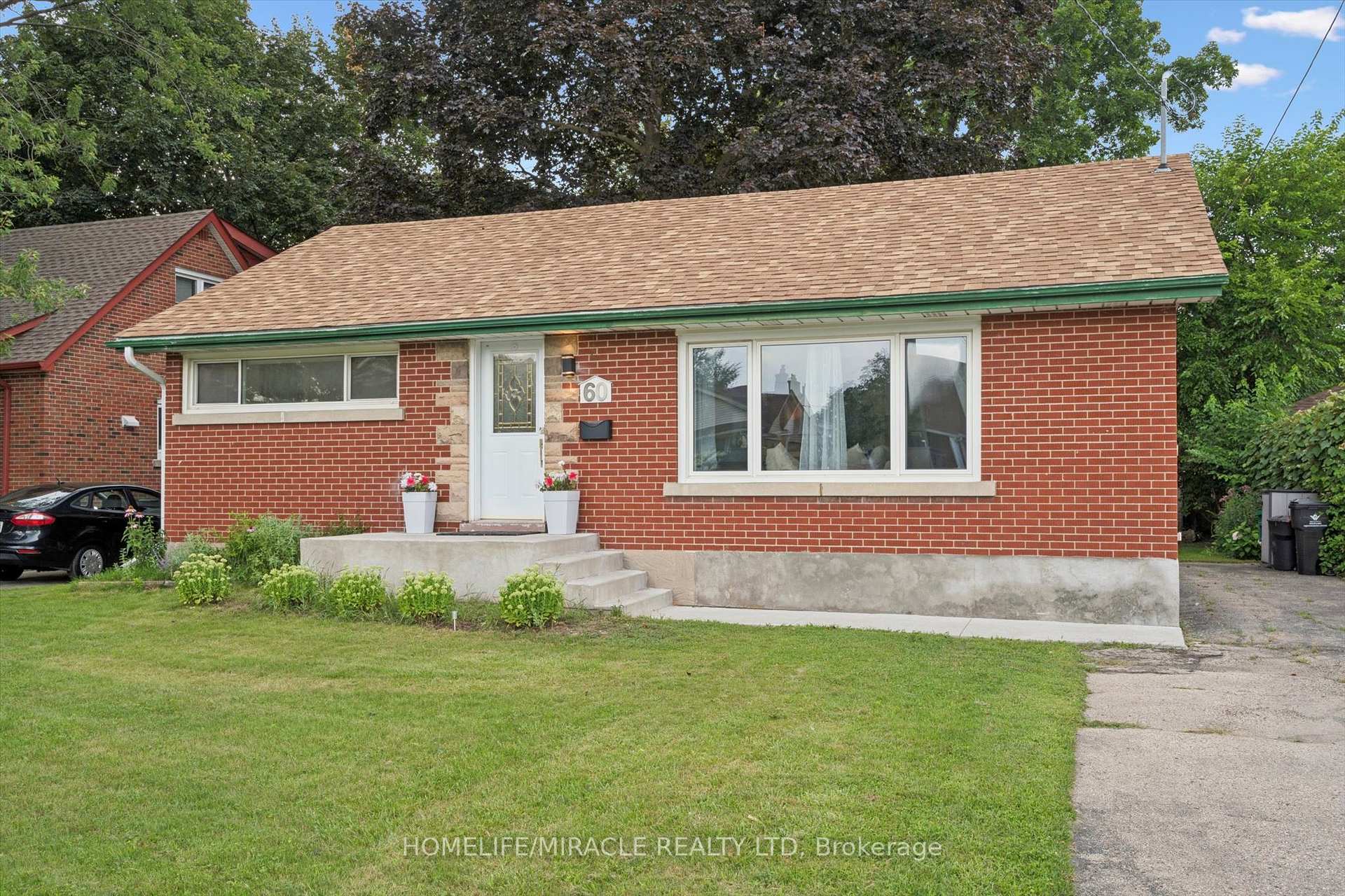 Photo 3 of 60 Edinburgh Road, Kitchener, Heritage Park/Rosemount — HOMEH