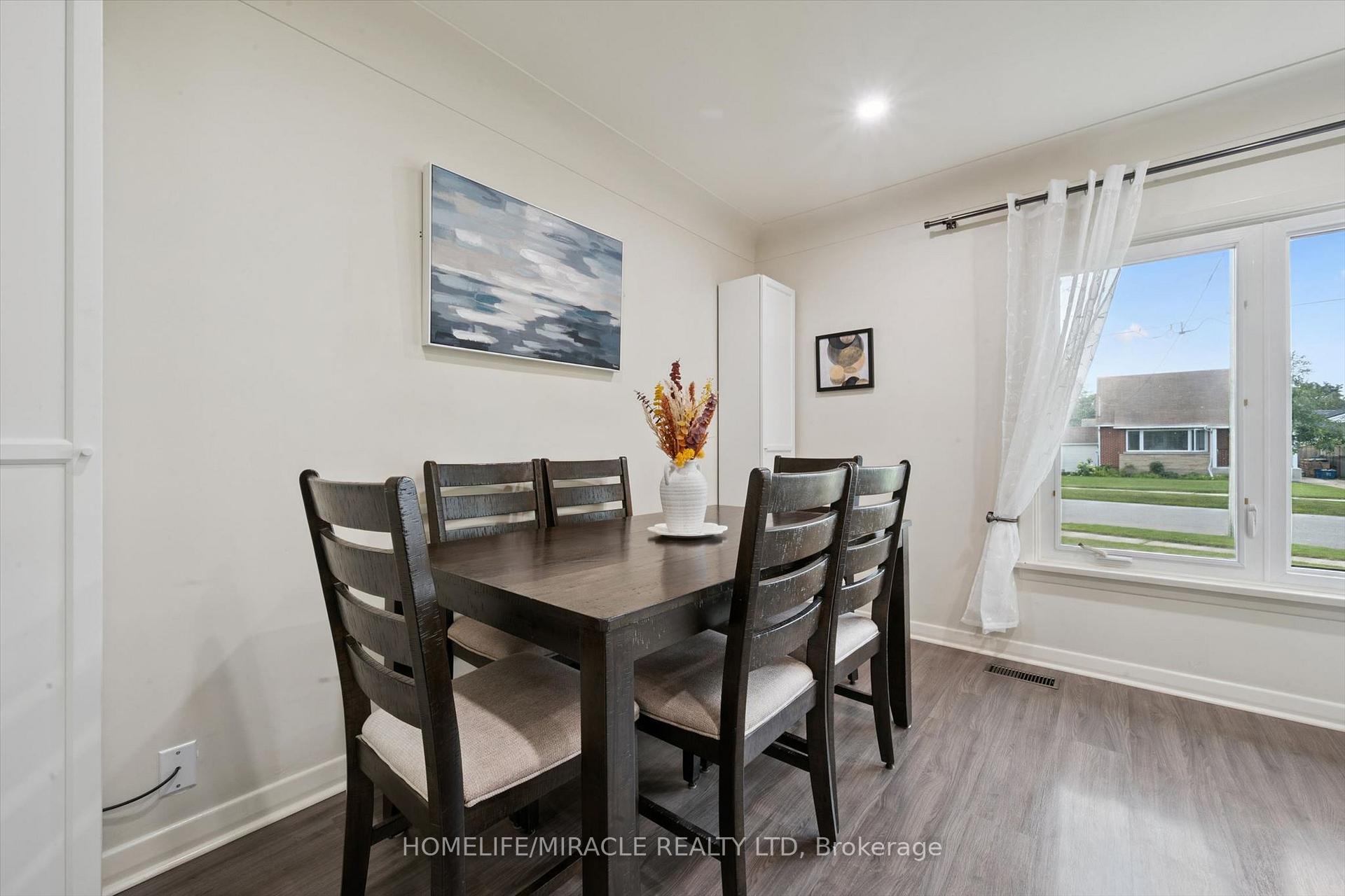 Photo 8 of 60 Edinburgh Road, Kitchener, Heritage Park/Rosemount — HOMEH