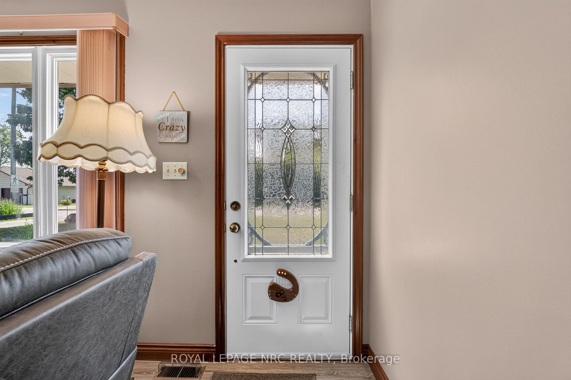 Photo 3 of 930 Edgemere Road, Fort Erie, Crescent Park — HOMEH