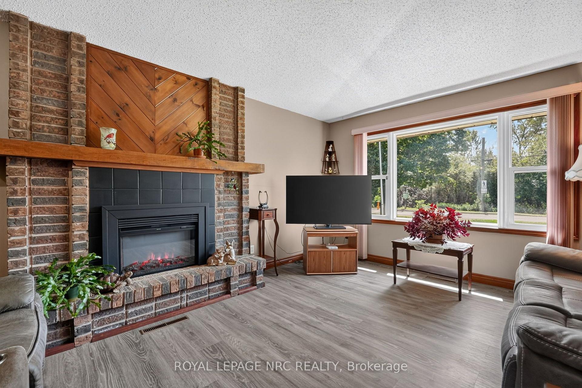 Photo 5 of 930 Edgemere Road, Fort Erie, Crescent Park — HOMEH