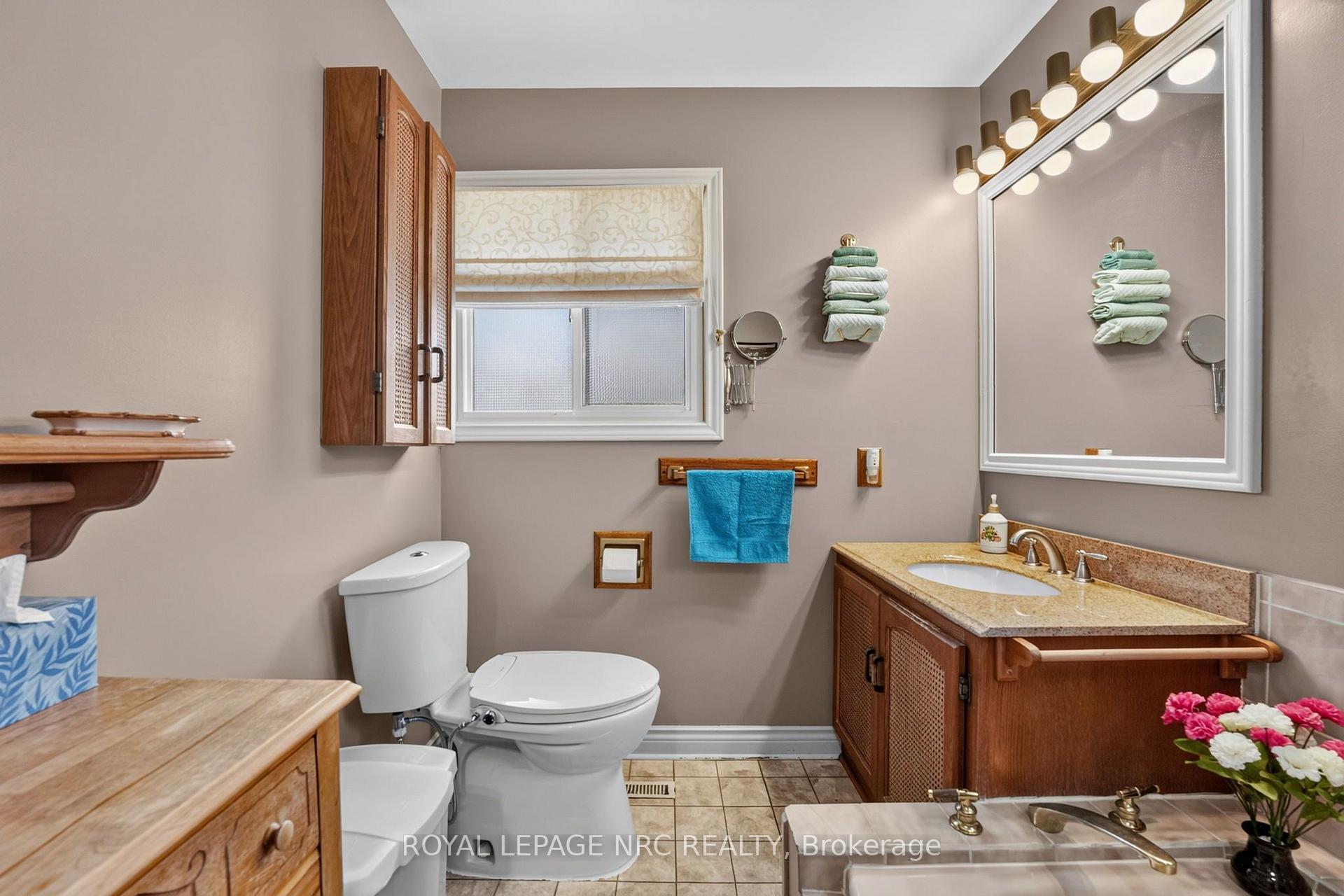 Photo 13 of 930 Edgemere Road, Fort Erie, Crescent Park — HOMEH